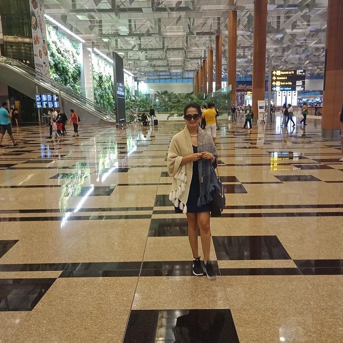 Intip 8 Potret Istri Roy Marten, Anna Maria yang Tetap Awet Muda Meski