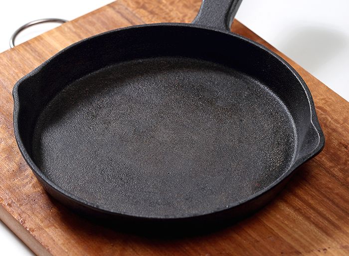 Tips Merawat Wajan Besi Supaya Bebas Karat Manfaatkan Garam Dapur Dan Kentang Deh Semua Halaman Sajian Sedap Tips Merawat Wajan Besi Supaya Bebas Karat Manfaatkan Garam Dapur Dan Kentang Deh Semua Halaman Sajian Sedap