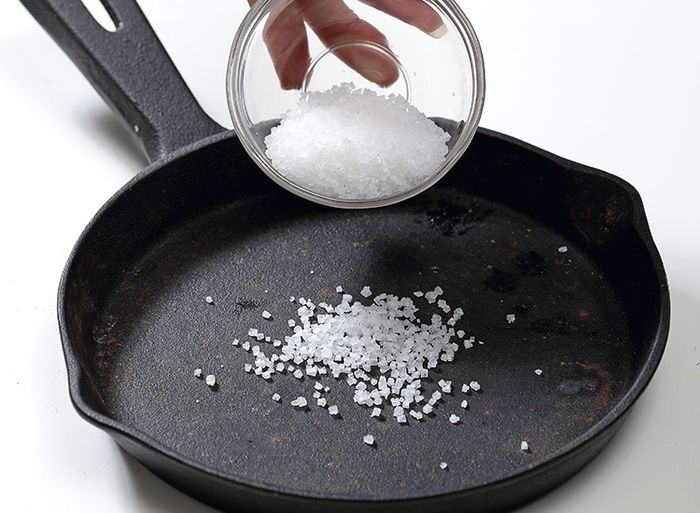 Tips Merawat Wajan Besi Supaya Bebas Karat Manfaatkan Garam Dapur Dan Kentang Deh Semua Halaman Sajian Sedap