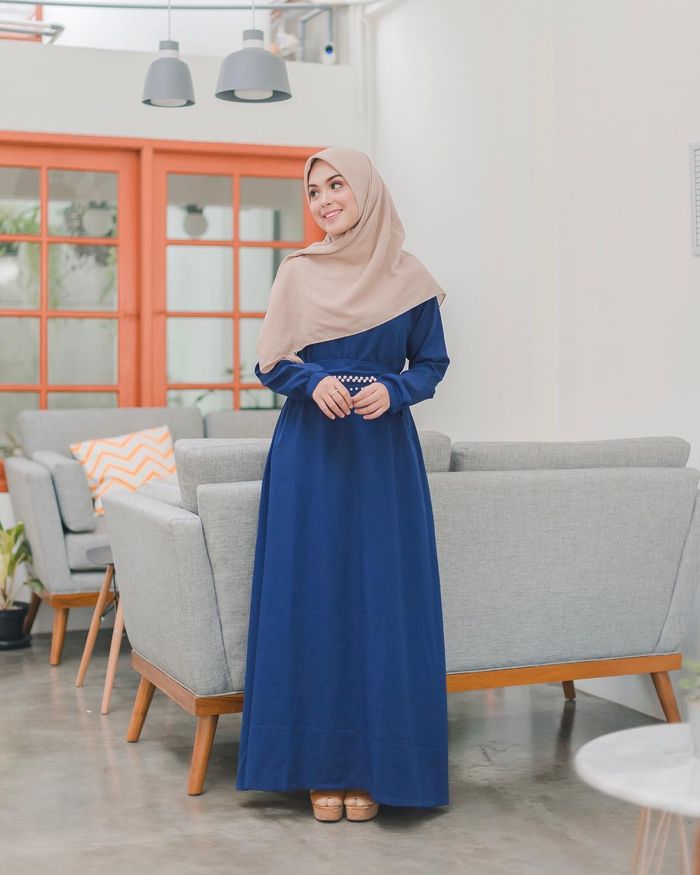Style Hijab Lebaran 2019 Warna Navy