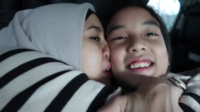 Vlog Pertama Bersama Suami dan Anak Tiri Laudya Cynthia Bella, Engku Aleesya, Perlakuan Sang Aktris Kepada Anaknya Jadi Sorotan