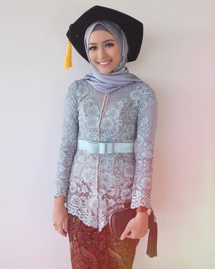 Warna Jilbab Yang Cocok Untuk Baju Batik Ungu