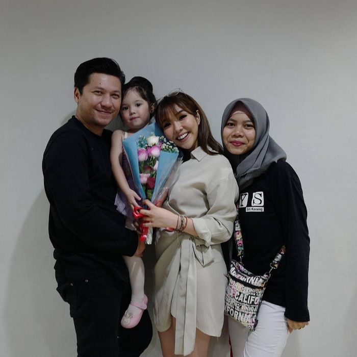 Koneng Tak Lagi Kerja untuk Gisella Anastasia dan Gading Marten, Ini 5 Potret Keakraban Gempita dan Pengasuhnya Bak Keluarga Sendiri