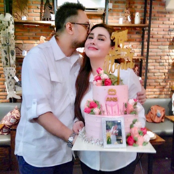Potret mesra Nia Zulkarnaen dan Ari Sihasale