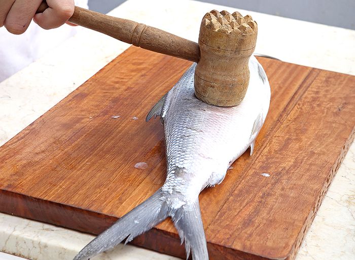 Trik Tarik Duri dari Daging Ikan Bandeng