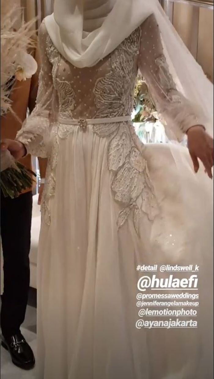 Tampilan Baju Pengantin Hijab Simpel Lindswell Kwok Saat Menikah