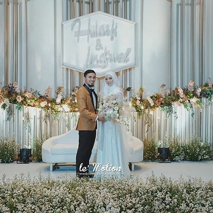 Hulaefi dan Lindswell saat di pelaminan