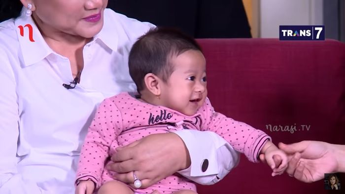 Close up senyuman Sedah Mirah, cucu perempuan Jokowi.