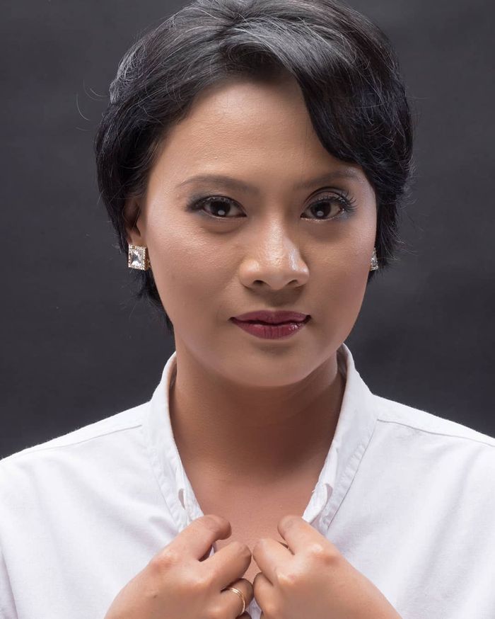 5 Potret Cantik Yanesthi Hardini, Mantan Istri Hanung Bramantyo