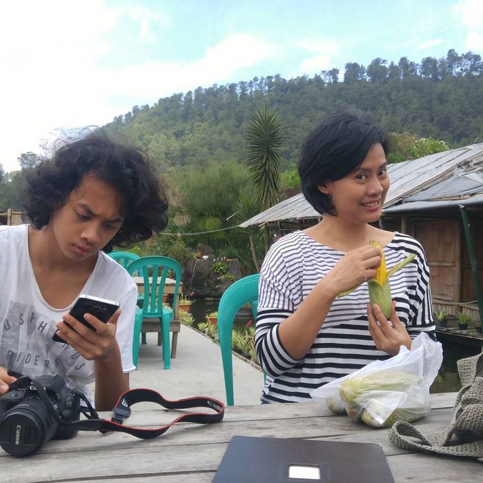 5 Potret Cantik Yanesthi Hardini, Mantan Istri Hanung Bramantyo