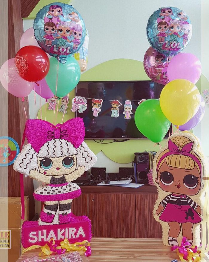 Pinata Permintaan Shakira dengan Bentuk Boneka LOL