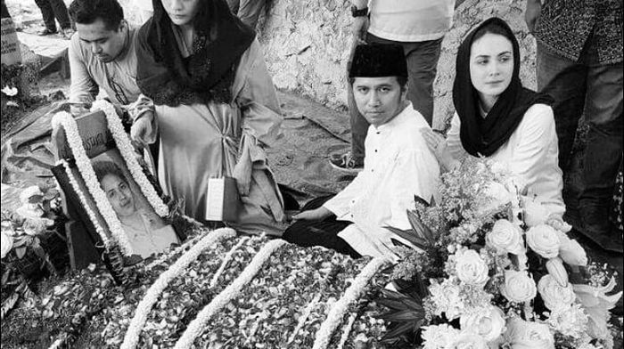 Suasana pemakaman Eril Dardak