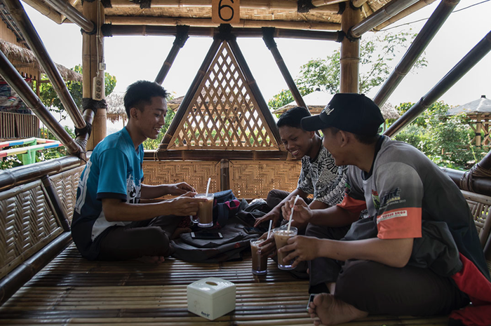 Menjadi tempat nongkrong anak muda.