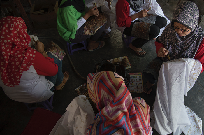 Produksi Batik Pratiwi Krajan sekarang mencapai rata-rata 48 kain per minggunya.