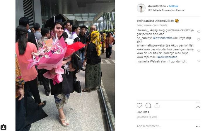 Furry Setya alias Mas Pur di Tukang Ojek Pengkolan (TOP) bersama istrinya, Dwinda Ratna yang berprofesi sebagai seorang wartawati.
