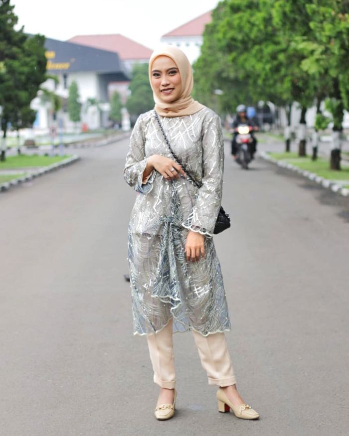 40 Koleski Terbaik Style  Kondangan Hijab  Celana  Jeans 