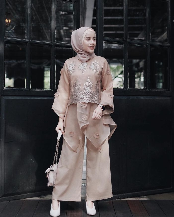Tren Hijab 2021 Untuk Kondangan dengan  Inspirasi Celana  
