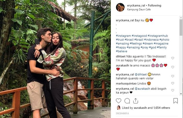 Aura Kasih dan Pacar Bulenya