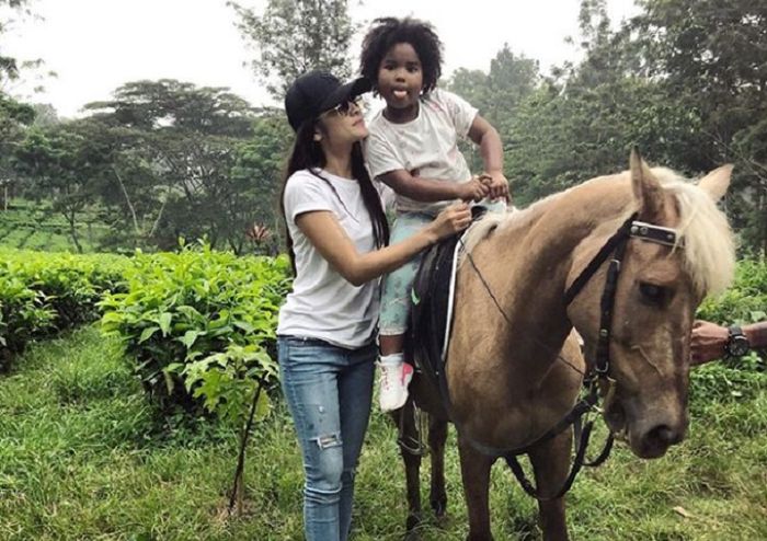 Begini potret manis Garneta Haruni saat temani anak dari Suami Kimmy Jayanti saat makan