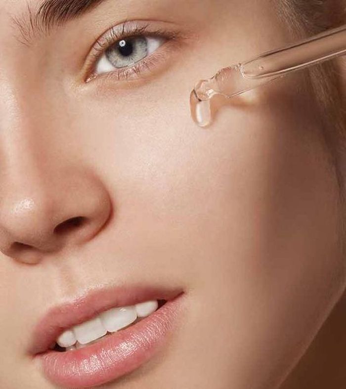Rutin memakai serum bermanfaat untuk kulit wajah yang lebih cerah