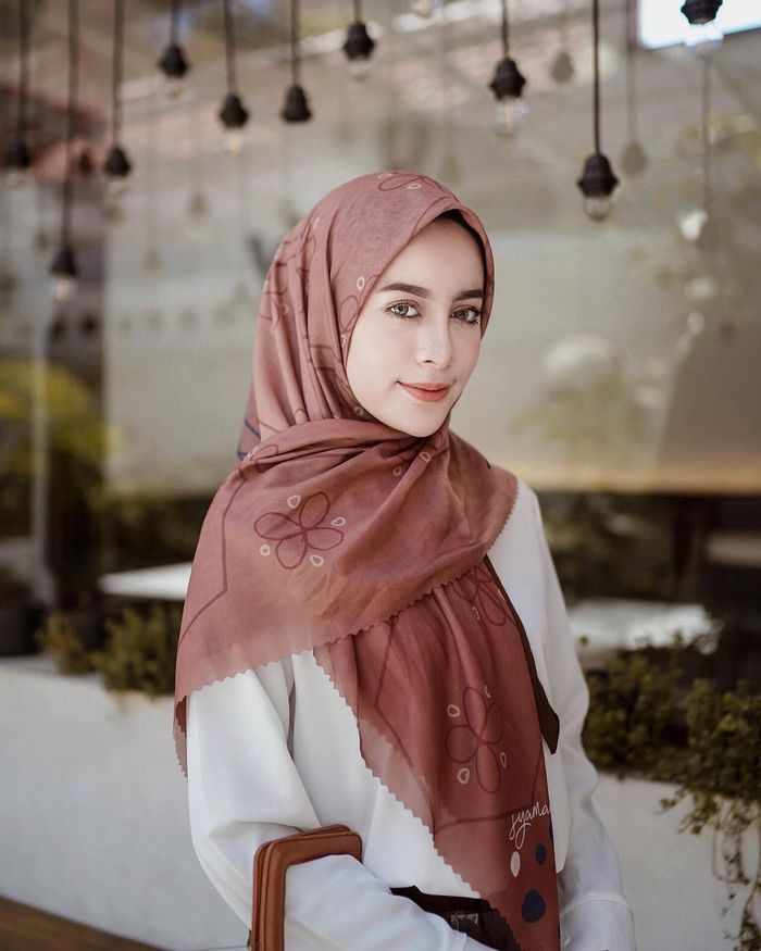 Daftar Tren Hijab 2019 Mulai dari Gaya, Bentuk Hingga Motif ala Selebgram - Hijab Motif