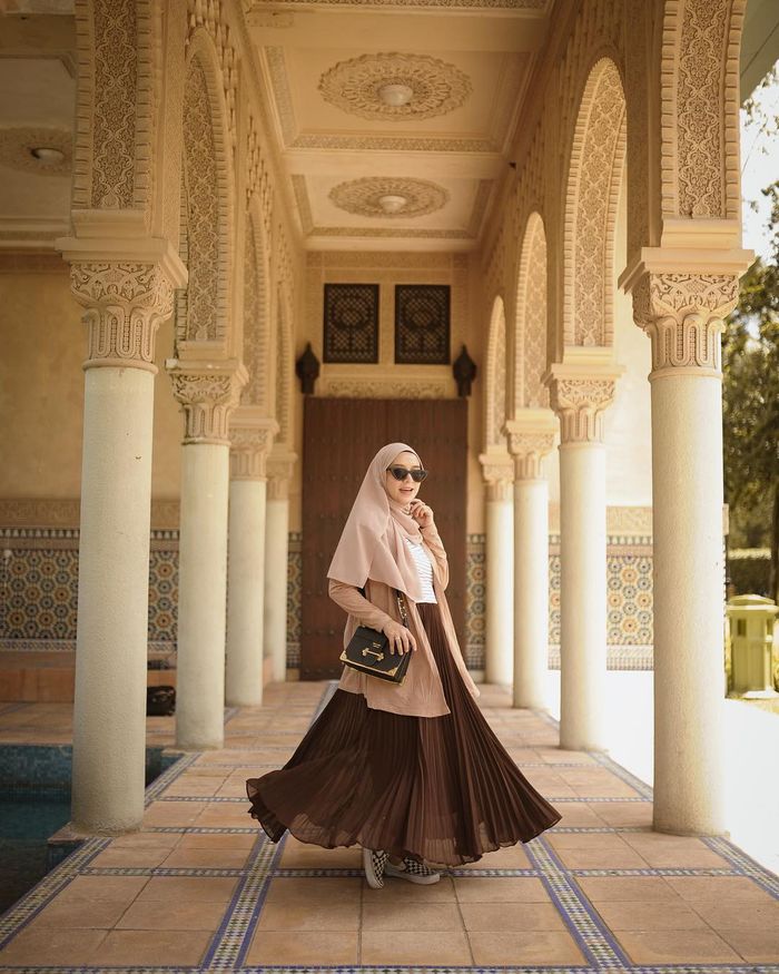 Daftar Tren Hijab 2019 Mulai dari Gaya, Bentuk Hingga Motif ala Selebgram - Gaya Hijab Layering