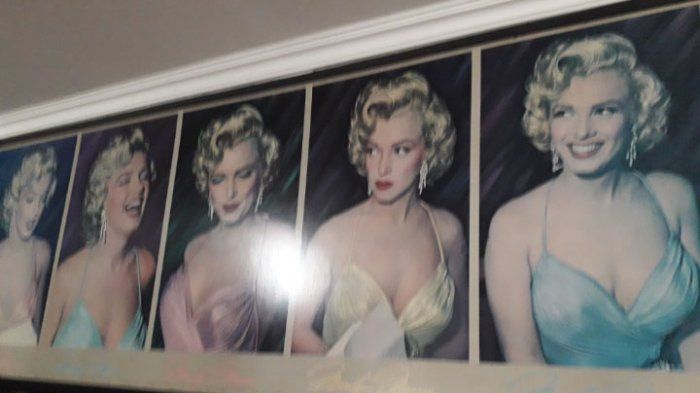 Lukisan Marilyn Monroe koleksi Nike Ardilla.