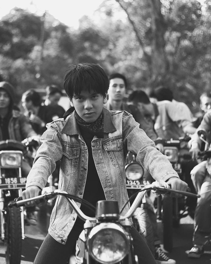 Artis cilik yang selama ini melekat pada diri Iqbaal Ramadhan akhirnya luntur setelah Iqbaal tampil sangar saat berperan menjadi Dilan