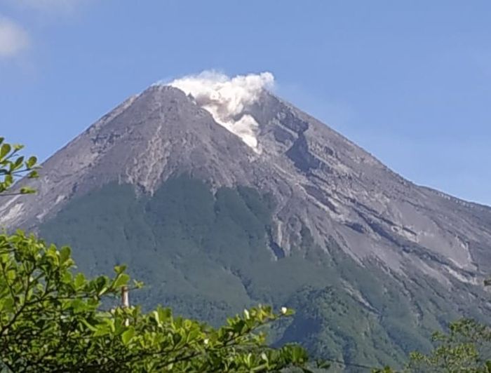 Tak Hanya Gunung Anak Krakatau Ini 3 Gunung Berapi Di Indonesia Yang Erupsi Di Bulan Desember 2018 Semua Halaman Grid Id