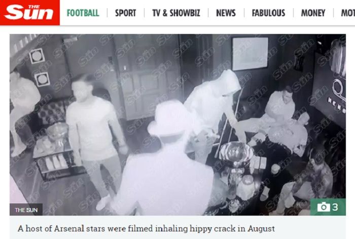 Para pemain Arsenal ketika pesta menggunakan gas tertawa.