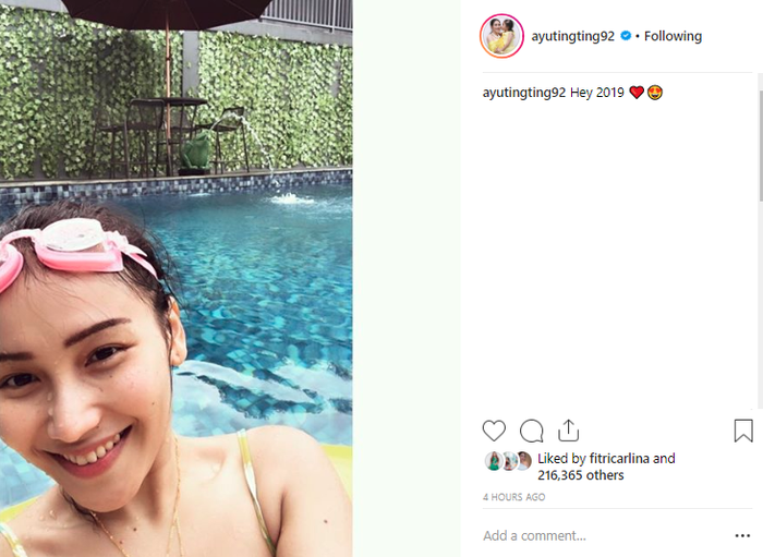 Ayu Ting Ting unggah foto di kolam renang