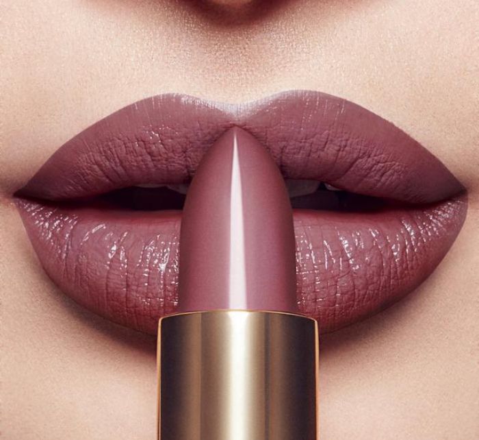 Lipstik warna plum