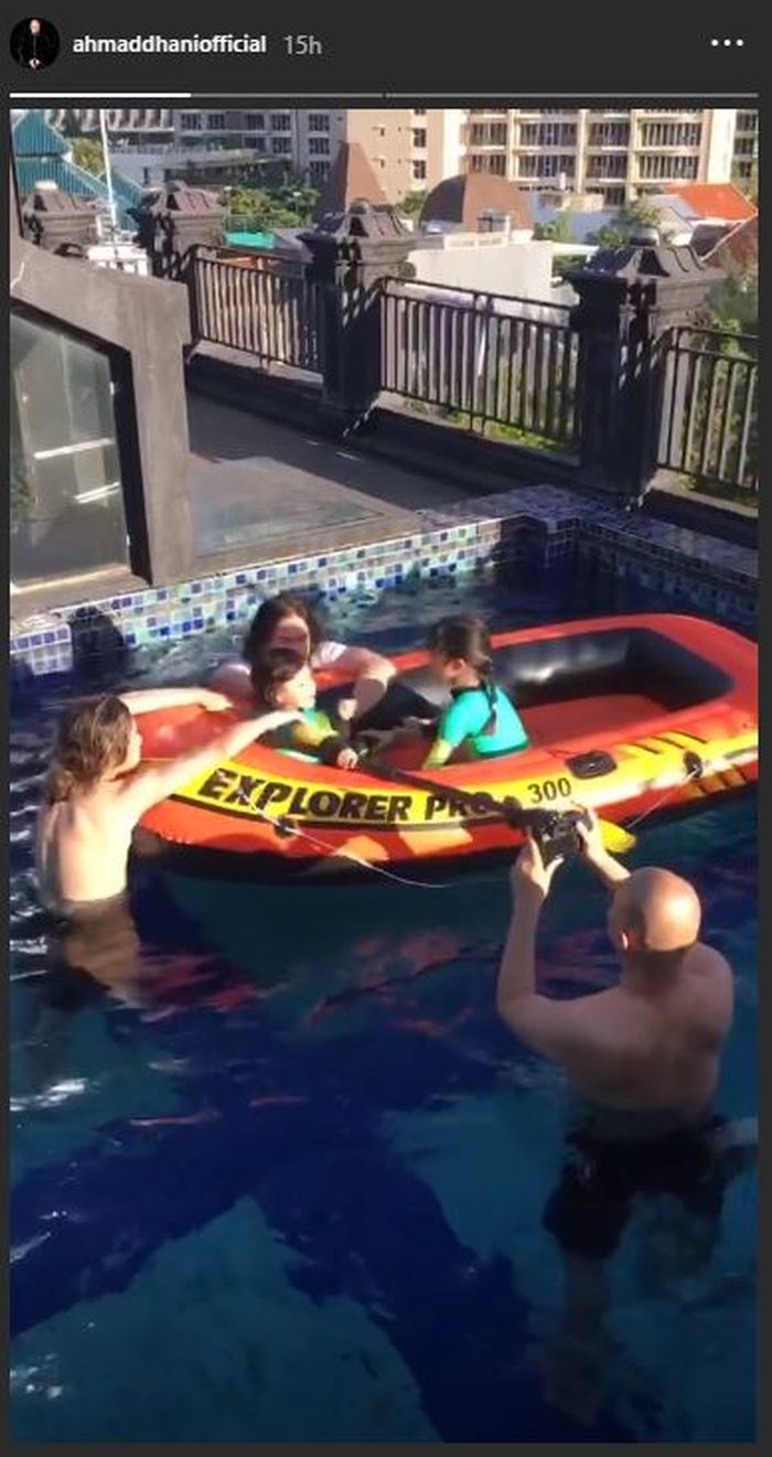 Ahmad Dhani dan anak-anaknya liburan sederhana 