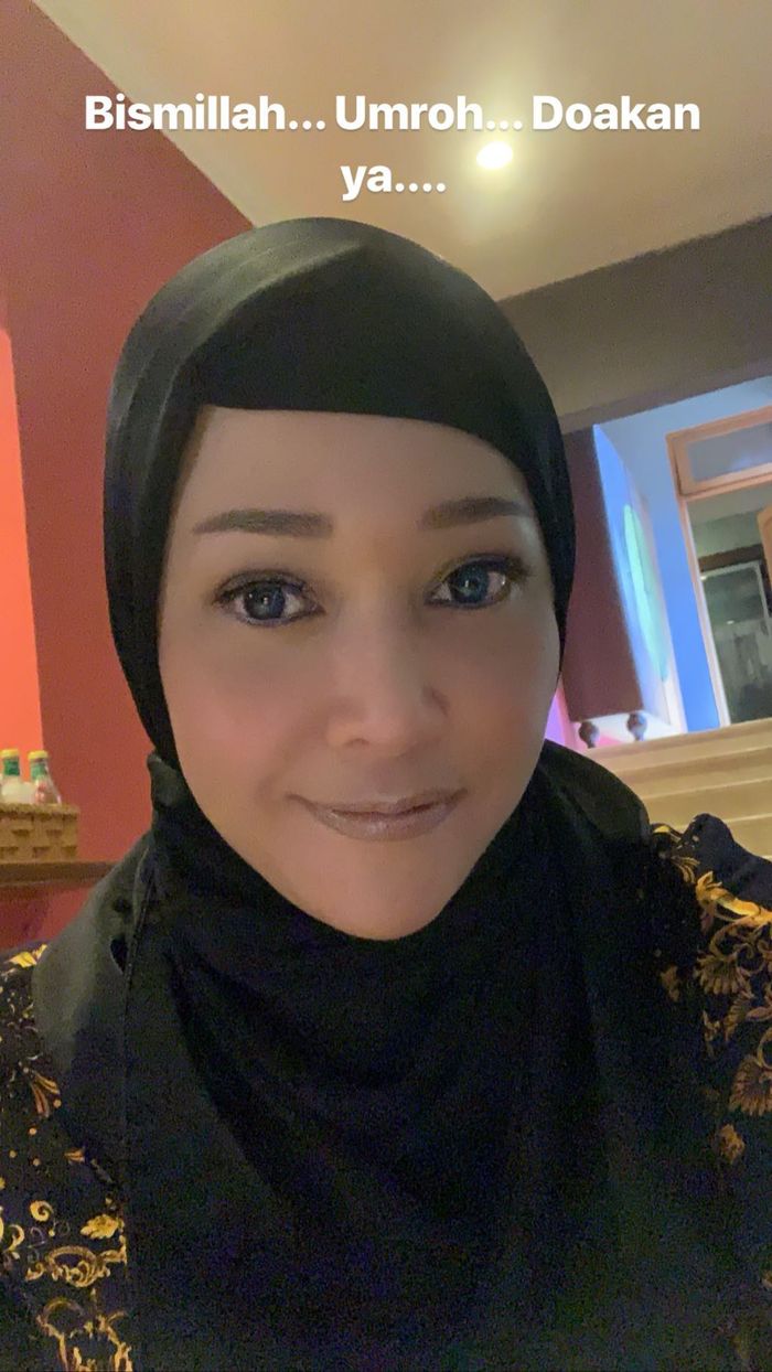 Maia Estianty pakai hijab