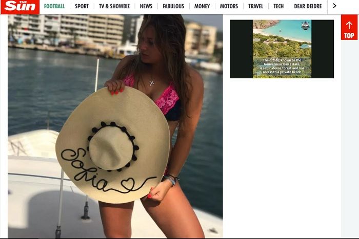 Sofia Abramovich ketika liburan di Ibiza menggunakan kapal pesiar.