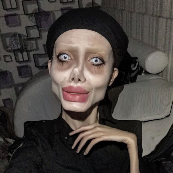 Cantik Inilah 5 Potret Sahar Tabar Wanita Penggemar Angelina Jolie Sebelum Lakukan 50 Kali Operasi Cantik Inilah 5 Potret Sahar Tabar Wanita Penggemar Angelina Jolie Sebelum Lakukan 50 Kali Operasi