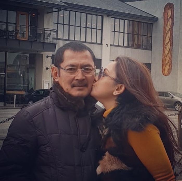 Momen romantis Mayangsari dan Bambang Trihatmodjo.