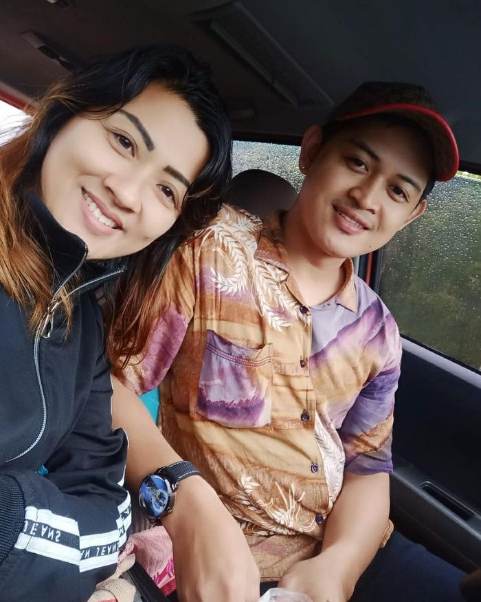 Foto Mesra Mantan Suami Elly Sugigi, Ferry Anggara dan Istrinya
