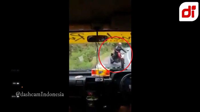Tabrakan tak terhindakan