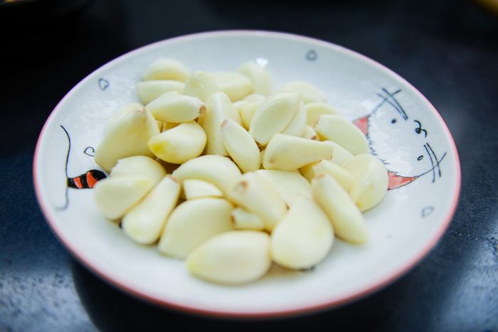 Bisa berakibat fatal, ini 5 dampak pada tubuh jika makan bawang putih secara berlebihan