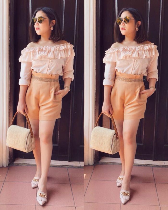 Prilly latuconsina terlihat tampil modis memakai kacamata mewah model mirror lens