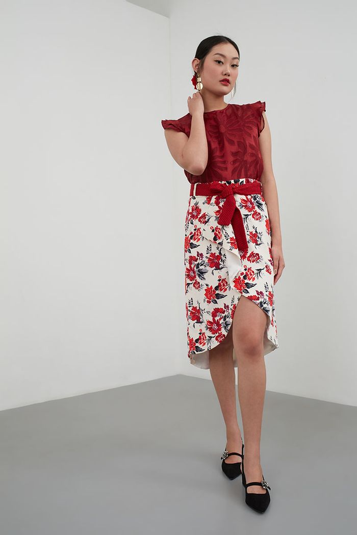 Layer Skirt dengan Blouse Simpel