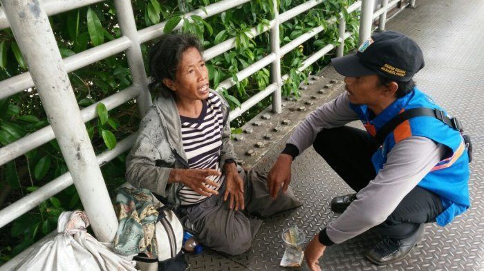 Sri pengemis dengan <a href='https://kaltim.tribunnews.com/tag/uang' title='uang'>uang</a> 22 juta