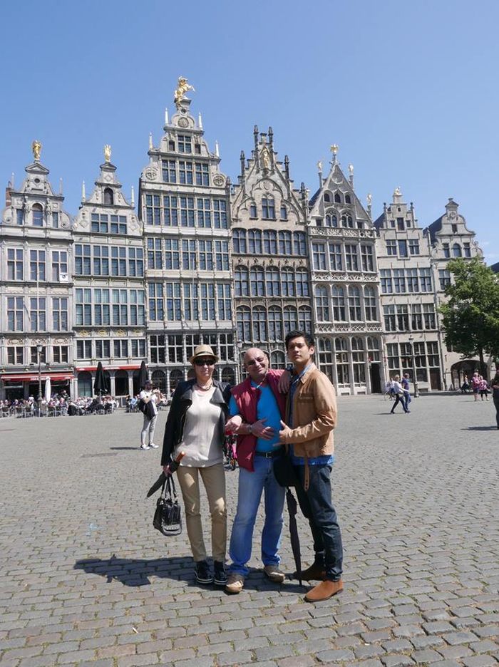 5 Potret Ayah Irish Bella, Johan De Beule, Bule Asli Belgia yang Kerap Bergaya Bak Anak Muda!