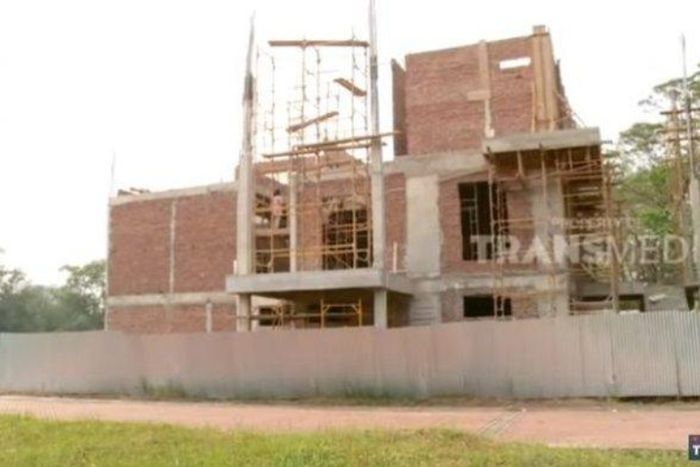 Prilly Latuconsina Bangun Rumah 4 Lantai Seharga 5 Miliar, Segera Menikah dengan Maxime Bouttier?