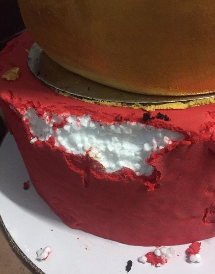 Kue pernikahan yang dibuat dari styrofoam