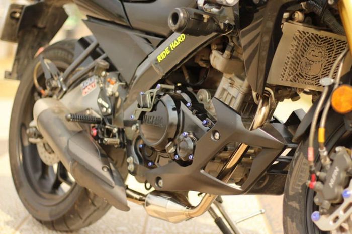 Knalpotnya juga pinjam Yamaha R25