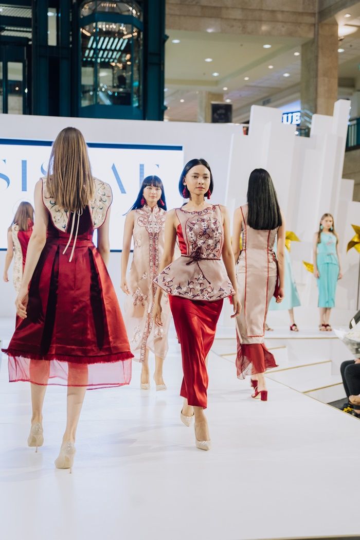 Tren Fashion Imlek 2019 dari Desainer Sissae Inwi Willy: Warna Merah dan Emas Masih Favorit