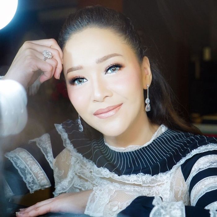 Maia Estianty tampil lebih cantik dengan bulu mata palsu