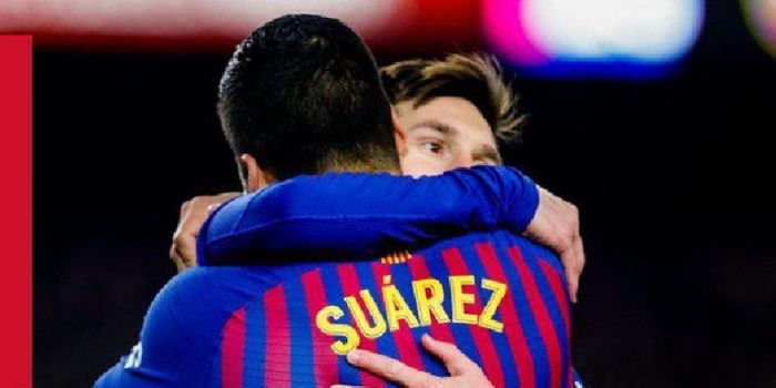 Megabintang FC Barcelona, Lionel Messi, melakukan selebrasi bersama Luis Suarez dalam laga Liga Span